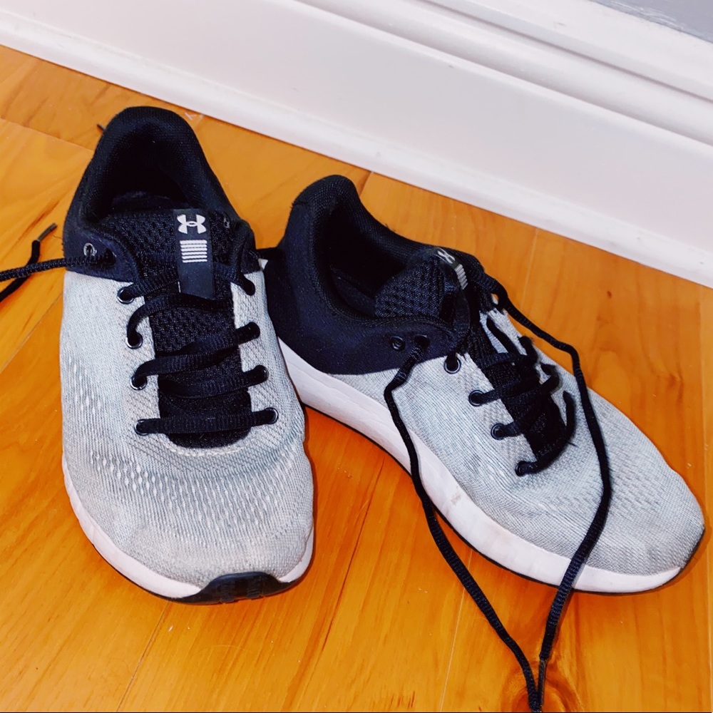 Under Armour Grey and Black Tennis Shoes